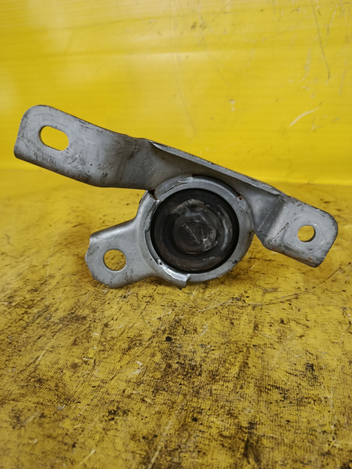Подушка двигателя 30636633 на Volvo V70 BW Фото 3