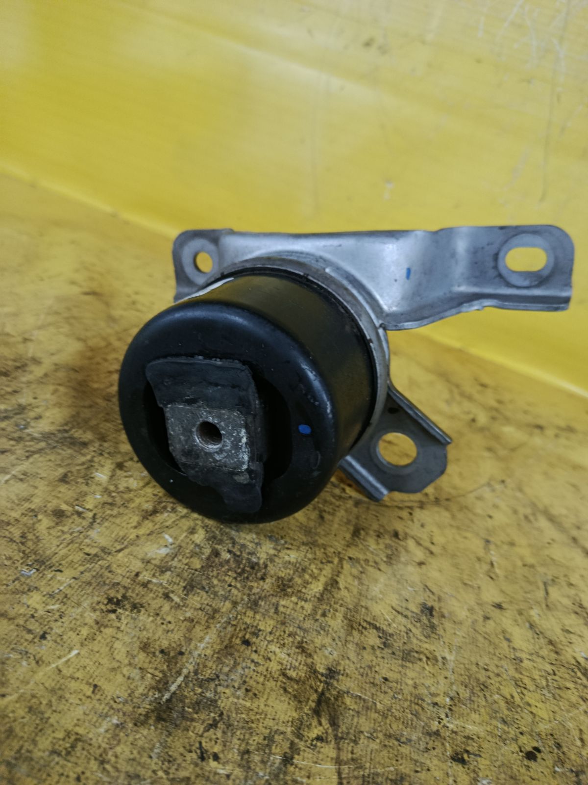 Подушка двигателя 30636633 на Volvo V70 BW Фото 4