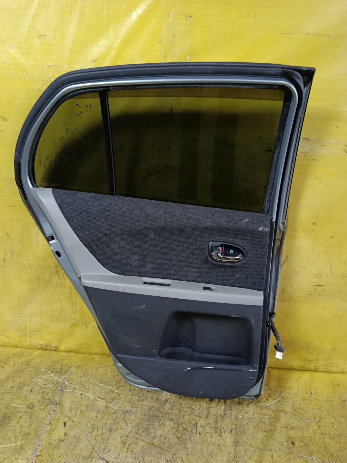 Дверь боковая на Toyota Vitz SCP90 Фото 3