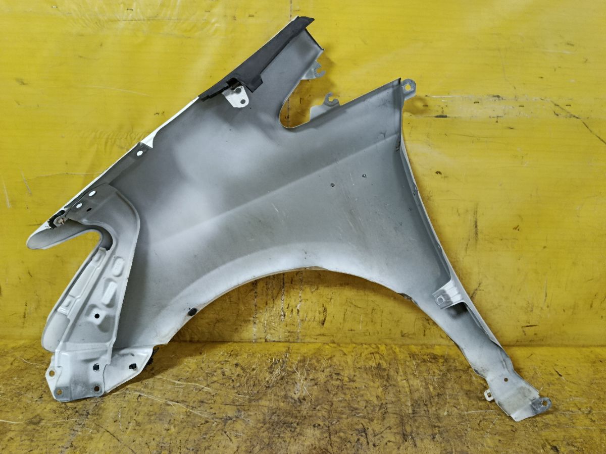 Крыло переднее на Toyota Prius Alpha ZVW40W Фото 4