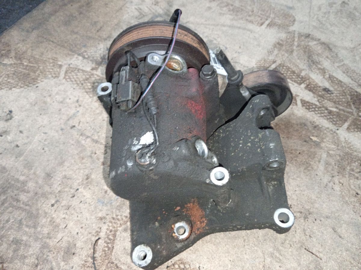 Компрессор кондиционера на Nissan Almera N16 QG16DE Фото 2