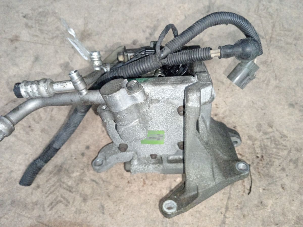 Компрессор кондиционера 506221-2350 на Subaru Impreza Wagon GF5 EJ18 Фото 3