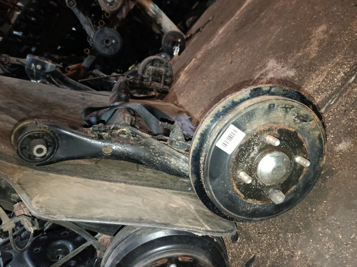 Балка подвески на Nissan Note E12 HR12DE Фото 4