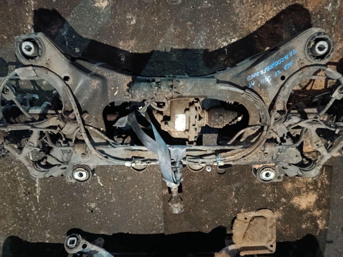 Балка подвески на Jaguar Xf X250 AJ30 Фото 2