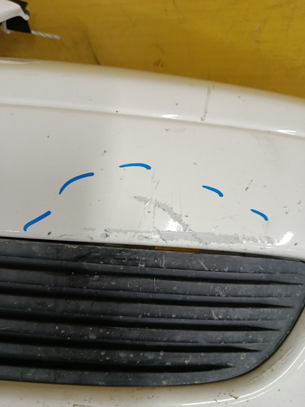 Бампер 62022-8N040 на Nissan Sunny FB15 Фото 3