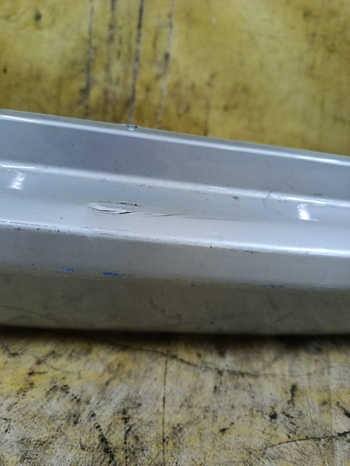 Бампер 52159-52600 на Toyota Ractis SCP100 Фото 3