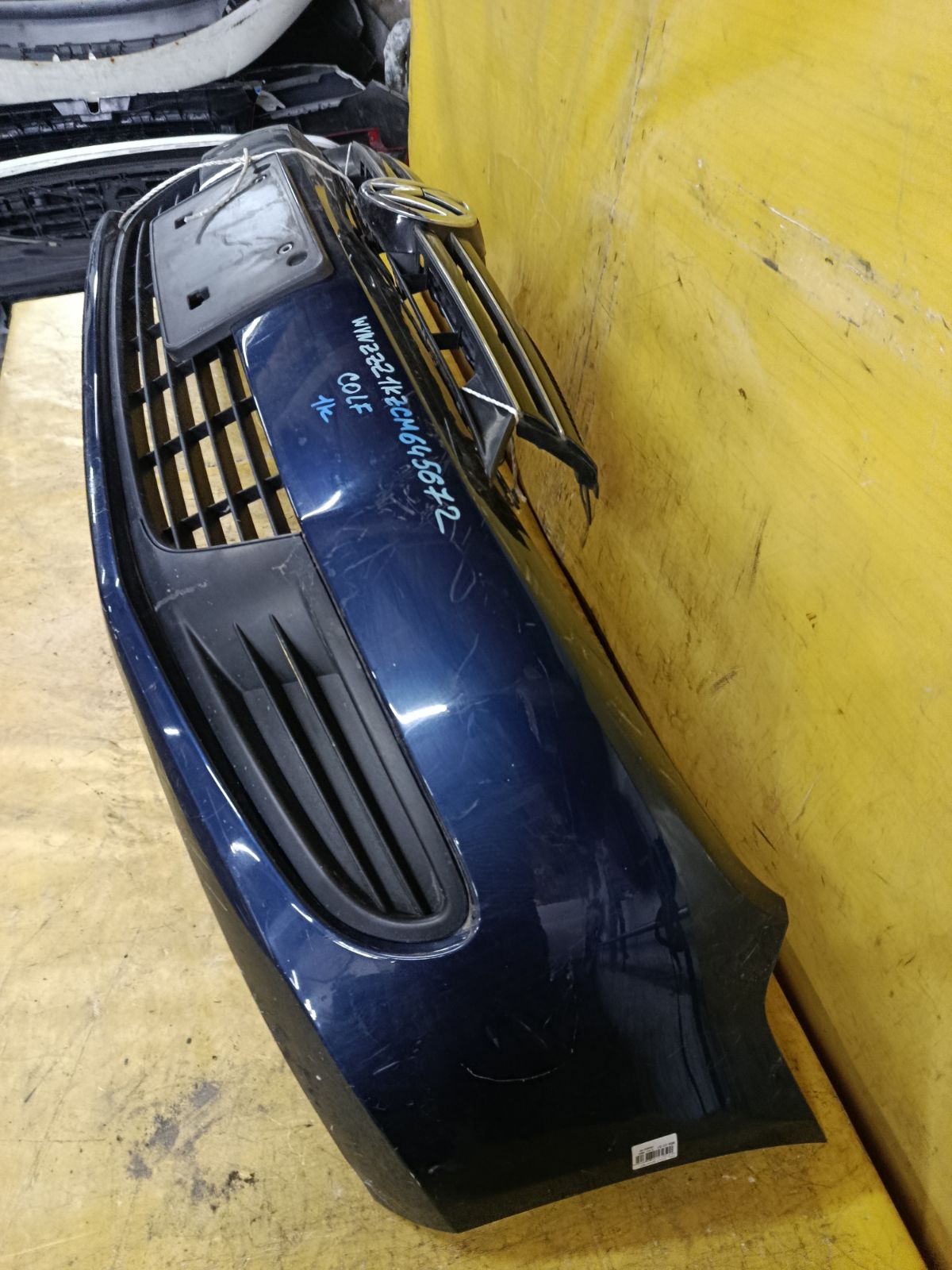 Бампер на Volkswagen Golf V 1K Фото 3