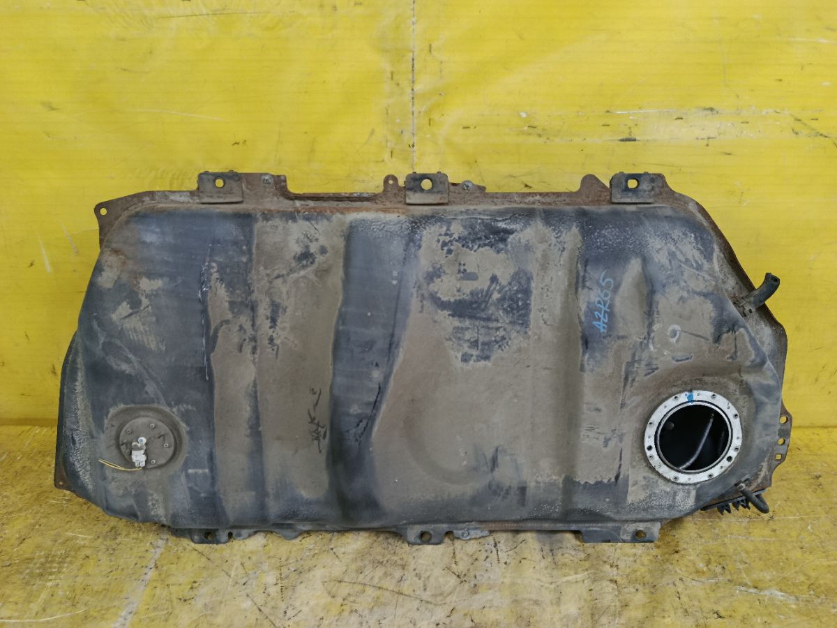 Бак топливный на Toyota Noah AZR65G 1AZ-FSE Фото 1