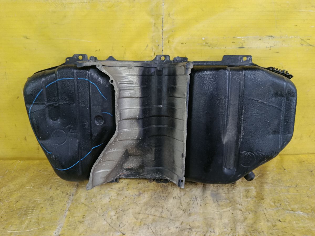 Бак топливный на Toyota Noah AZR65G 1AZ-FSE Фото 4
