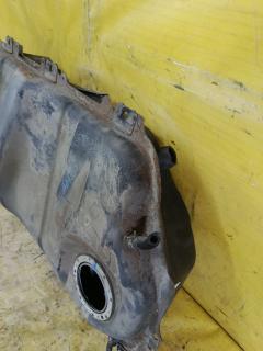 Бак топливный на Toyota Noah AZR65G 1AZ-FSE Фото 2