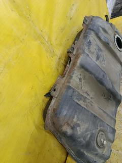 Бак топливный на Toyota Noah AZR65G 1AZ-FSE Фото 3