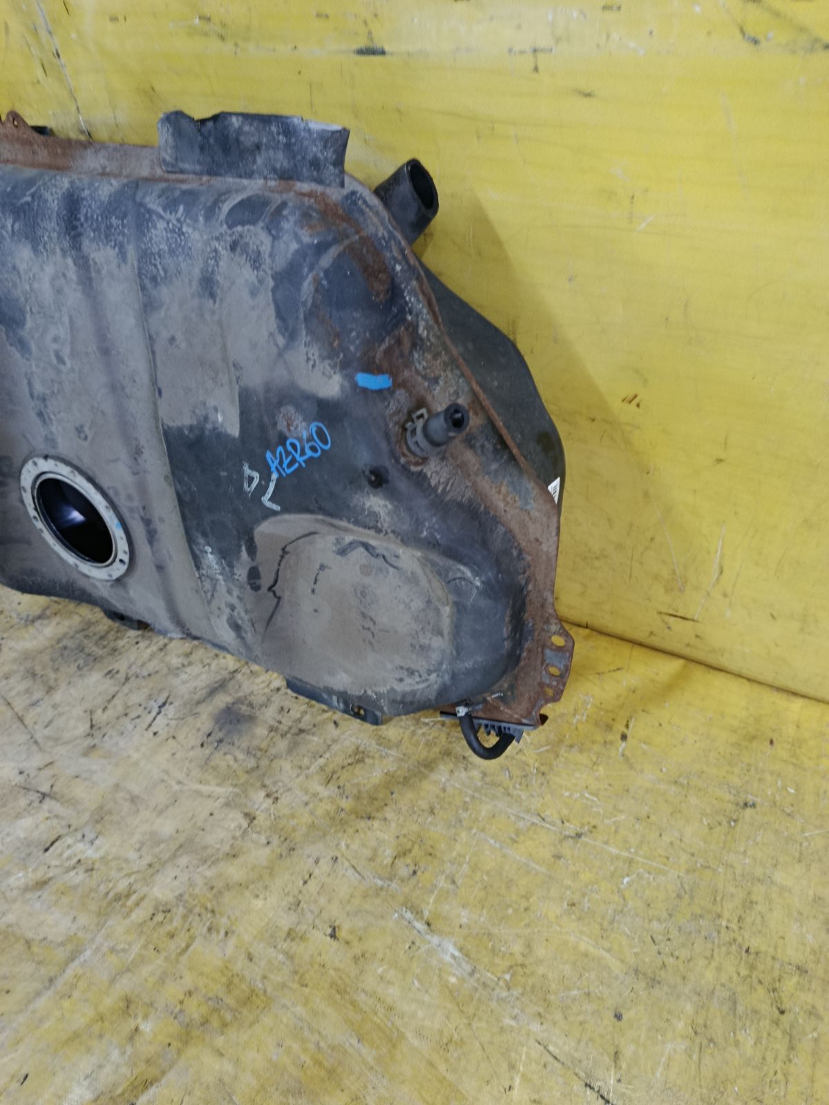 Бак топливный 77001-28532, 77001-44030, 77001-44031, 77001-44032 на Toyota Noah AZR60G 1AZ-FSE Фото 3