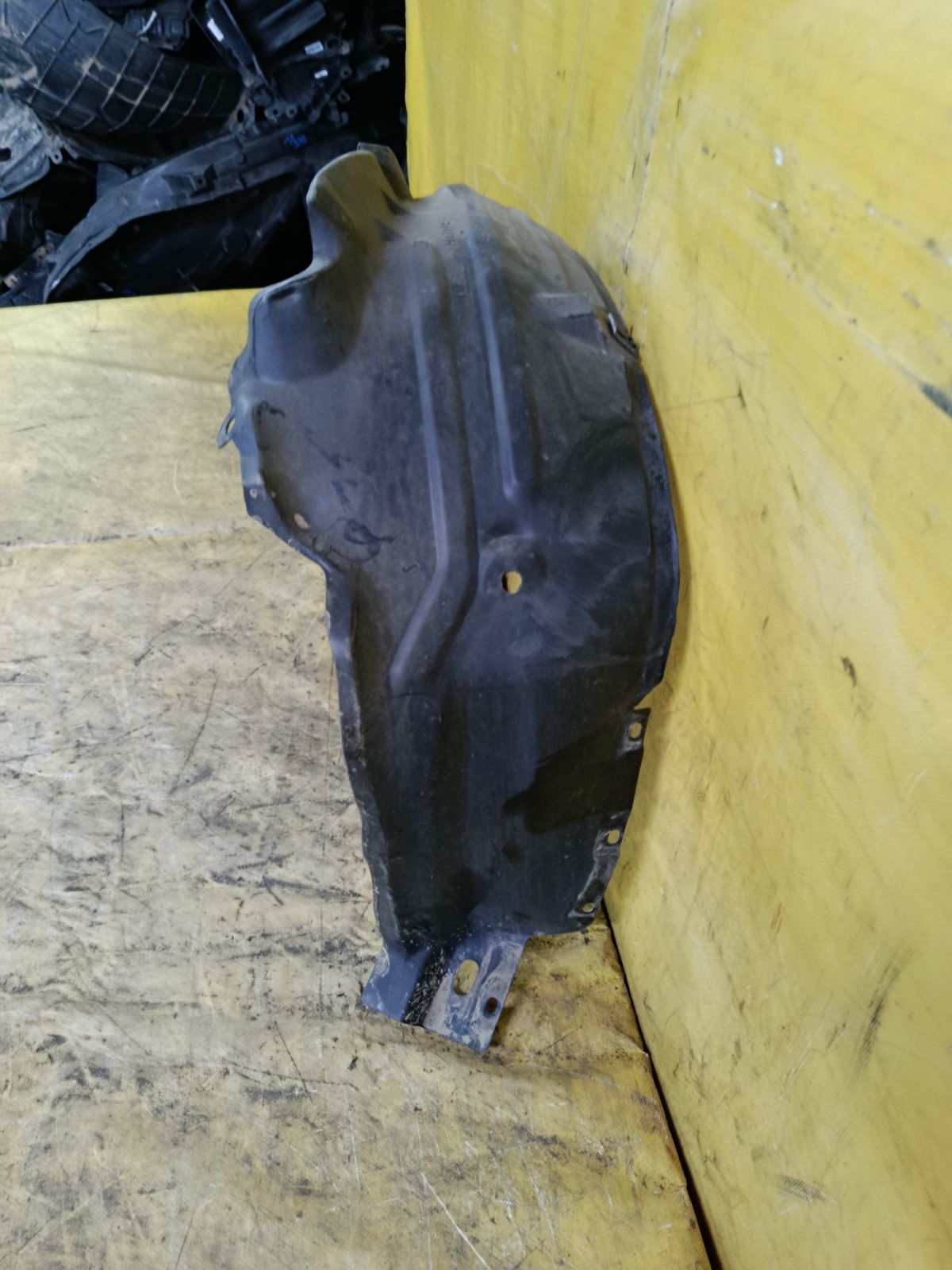 Подкрылок 63842-4M400 на Nissan Sunny FB15 QG15DE Фото 4