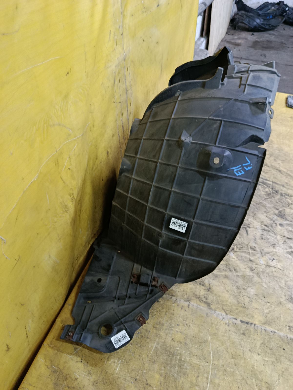 Подкрылок 63843-1U600, 212629, 2711FL-1B, 2711FL1, 2711FL1T, 63841-9U20A, 63841-9U20B, 63843-9U000, 915.NS11115L, 974591, DS11174AL, IK-1217, ST-DTE1-016L-2 на Nissan Note E11 HR15DE Фото 3