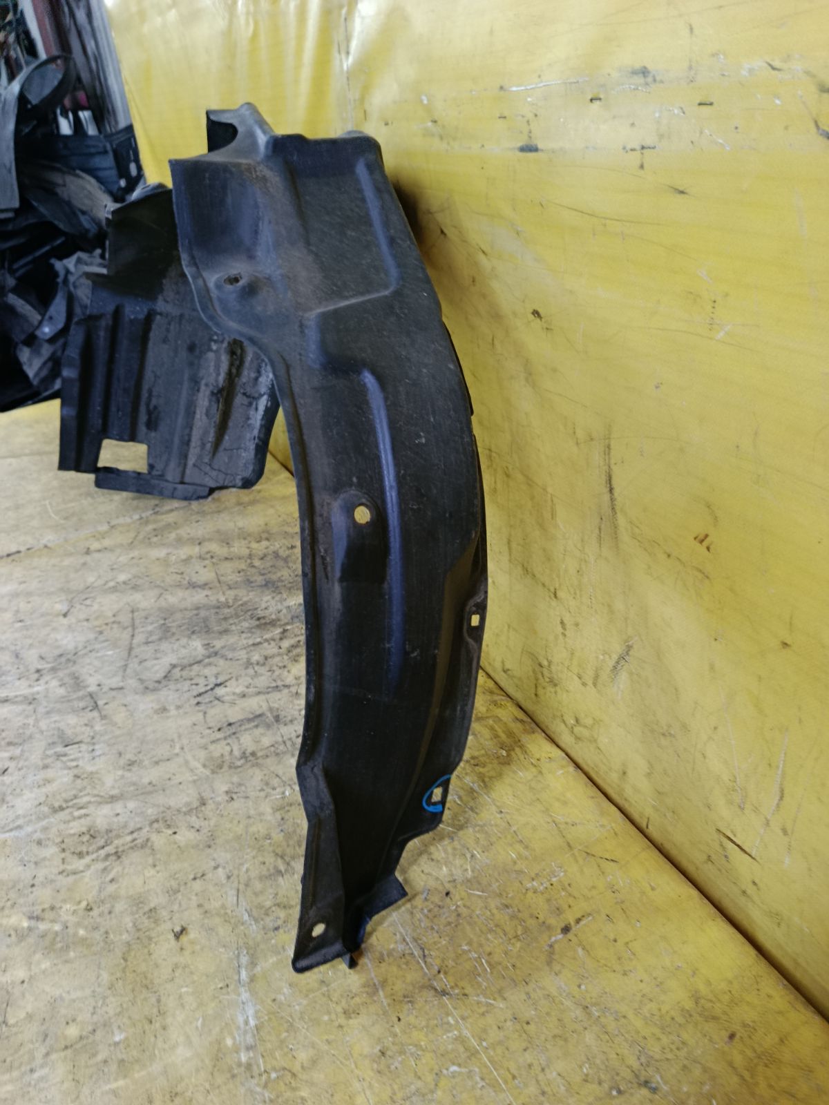 Подкрылок 53875-28201 на Toyota Voxy ZRR70G 3ZR-FAE Фото 5