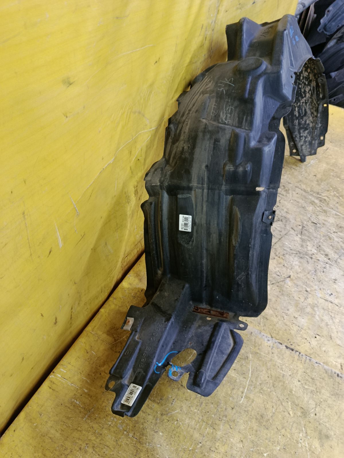 Подкрылок 53876-28251 на Toyota Voxy ZRR70G 3ZR-FAE Фото 2