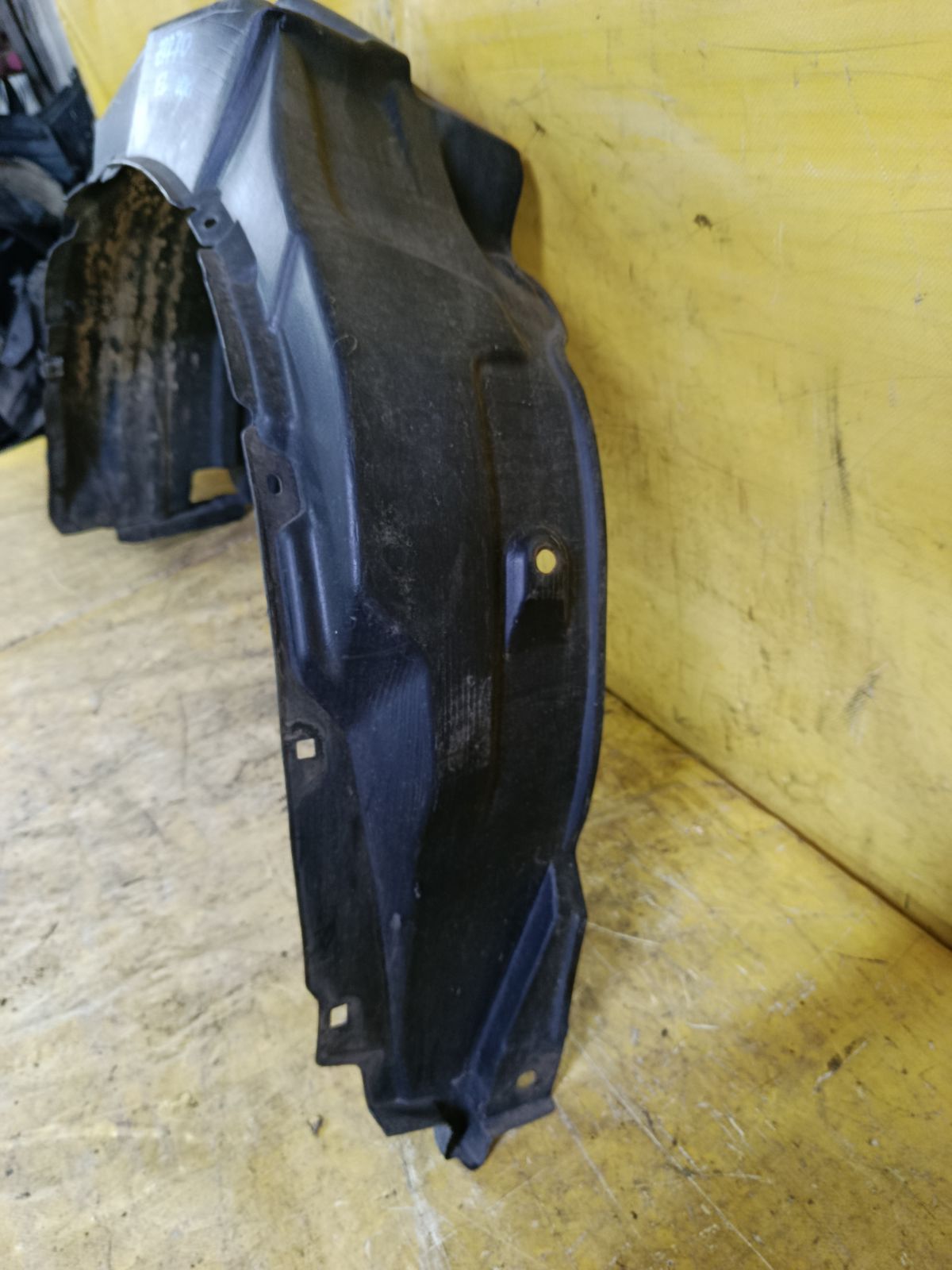 Подкрылок 53876-28251 на Toyota Voxy ZRR70G 3ZR-FAE Фото 4