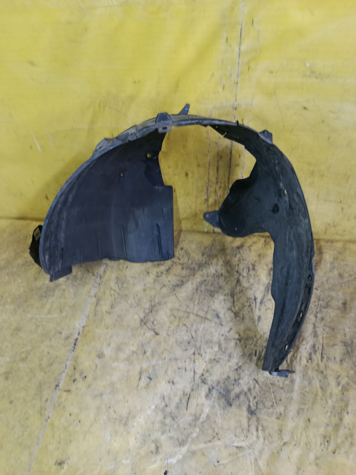 Подкрылок 63843-1U600, 212629, 2711FL-1B, 2711FL1, 2711FL1T, 63841-9U20A, 63841-9U20B, 63843-9U000, 915.NS11115L, 974591, DS11174AL, IK-1217, ST-DTE1-016L-2 на Nissan Note E11 HR15DE Фото 4