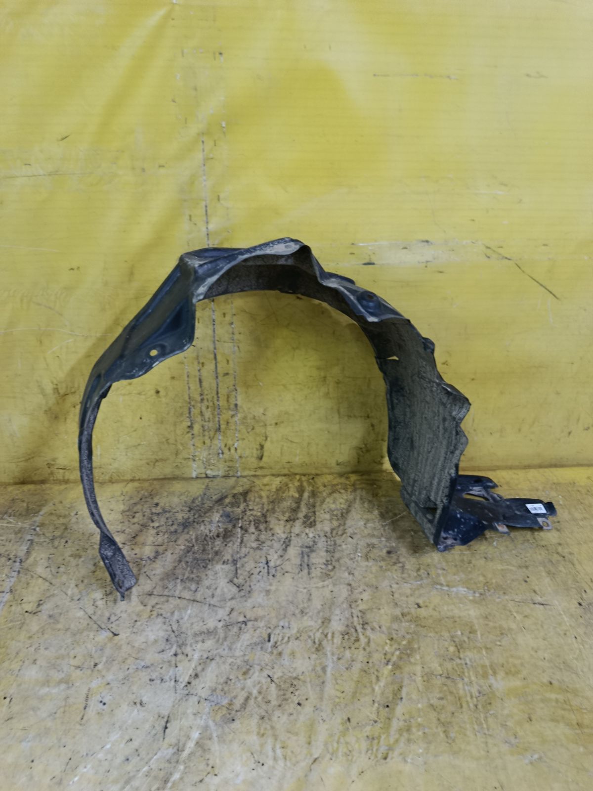 Подкрылок 53876-28251 на Toyota Voxy ZRR70G 3ZR-FAE Фото 3