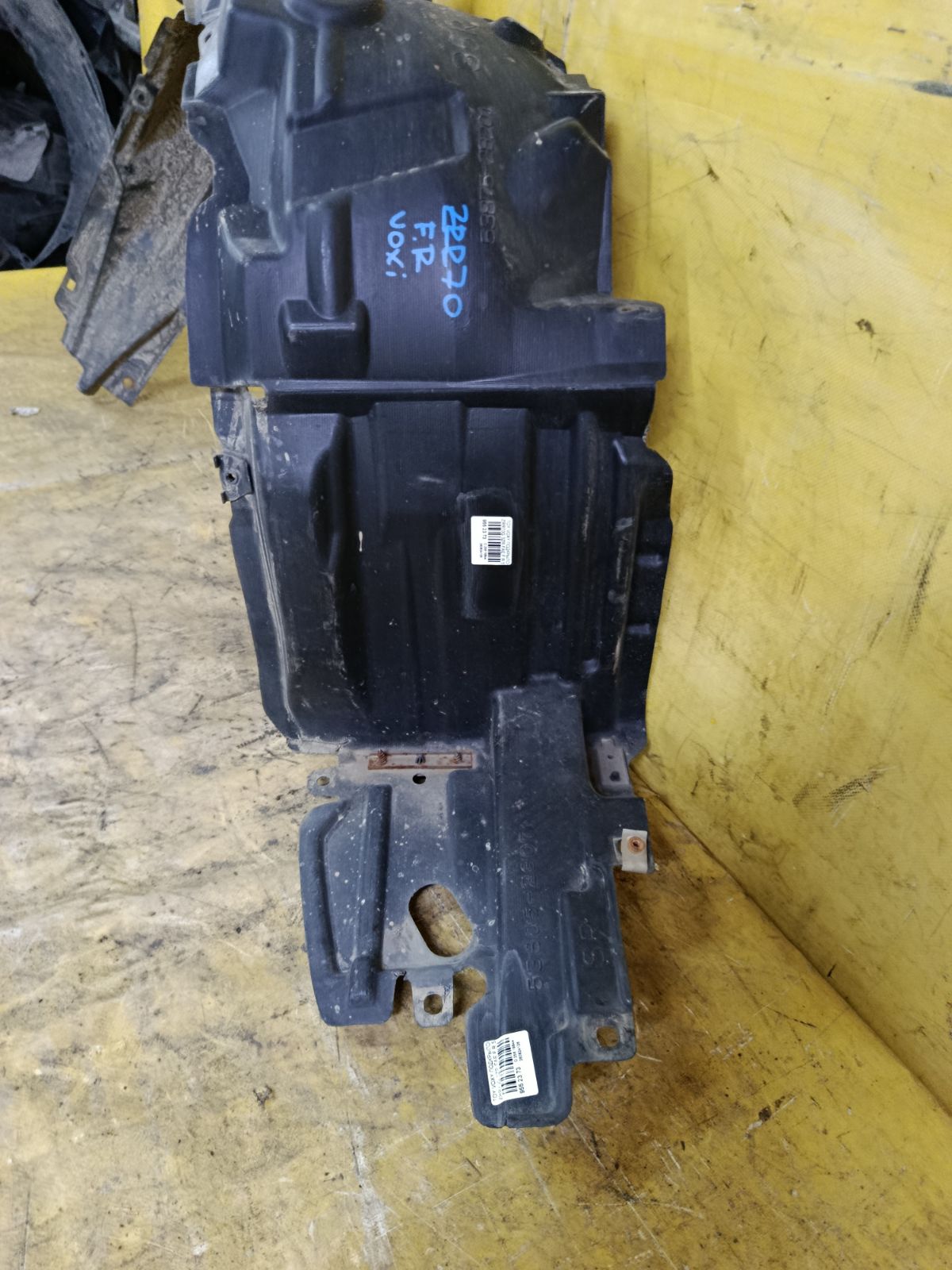 Подкрылок 53875-28201 на Toyota Voxy ZRR70G 3ZR-FAE Фото 2