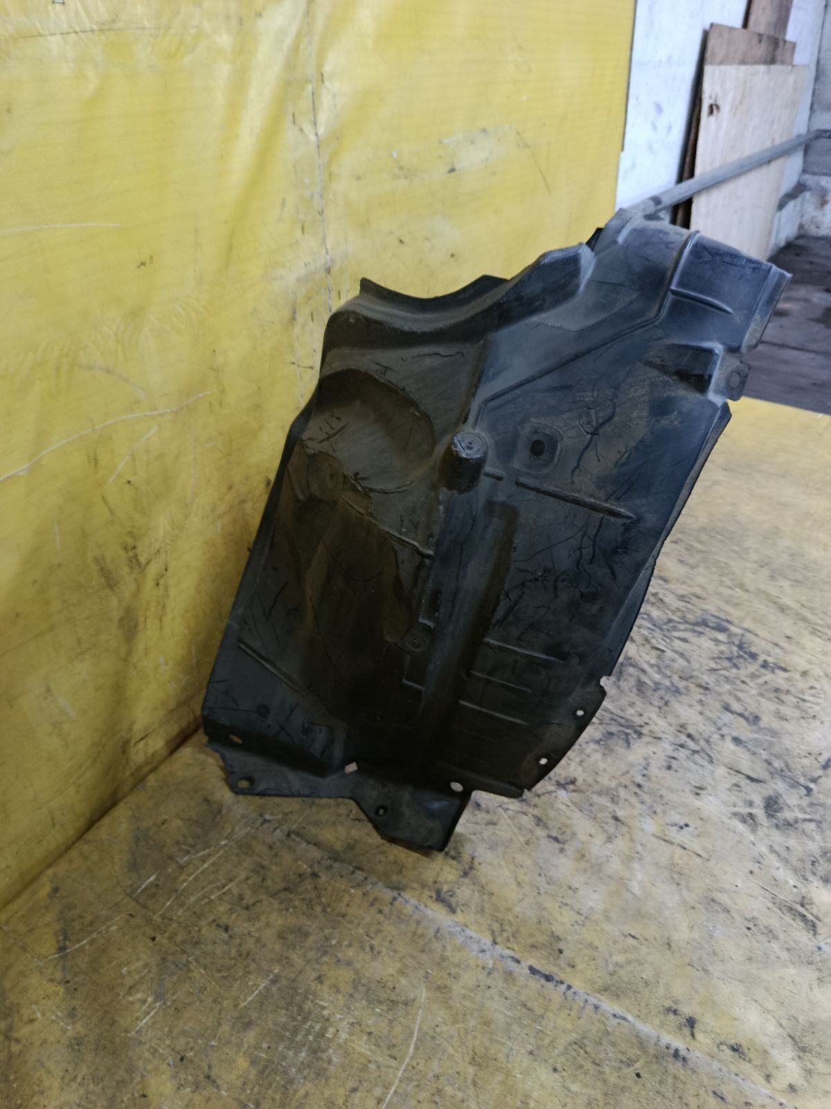 Подкрылок 63842-ED05D на Nissan Tiida C11 HR15DE Фото 3