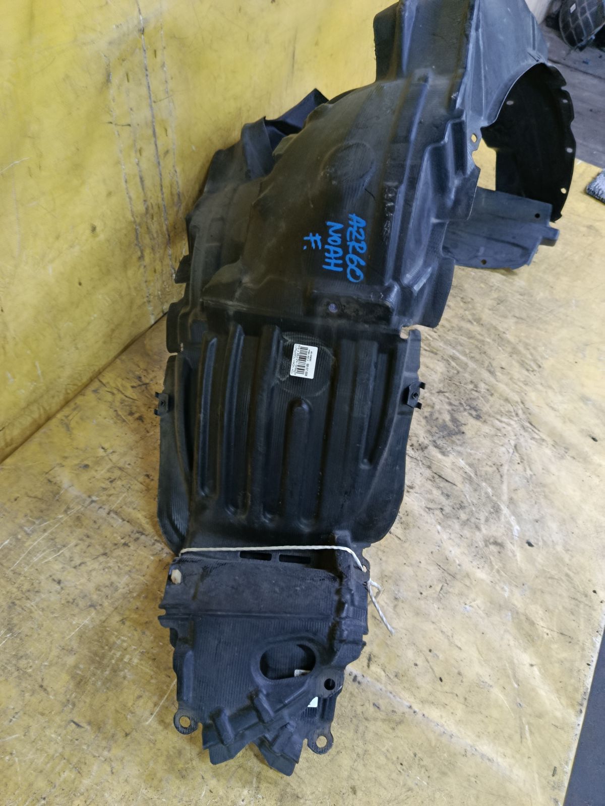 Подкрылок 53875-28150, 53876-28190 на Toyota Noah AZR60G 1AZ-FSE Фото 7