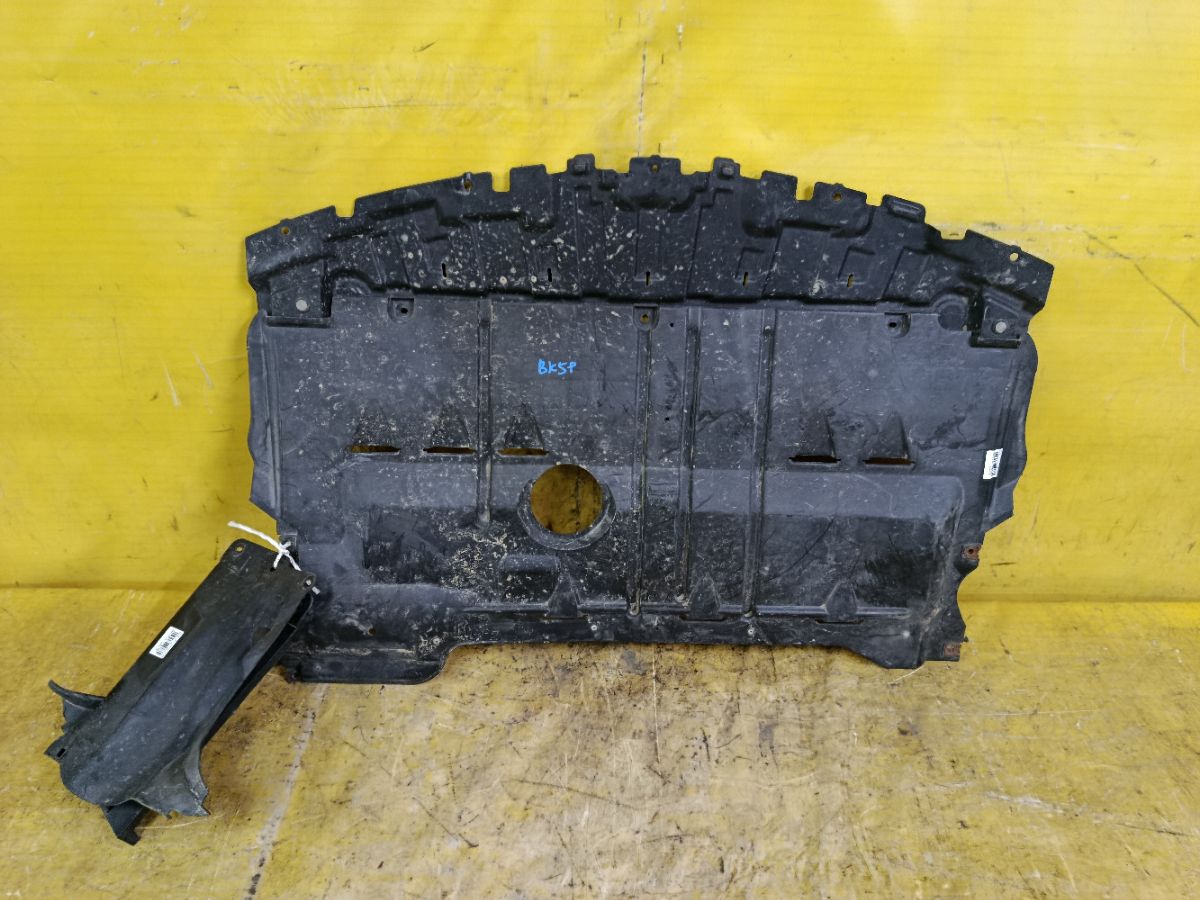 Защита двигателя BP4K56111 на Mazda Axela BK5P ZY-VE Фото 1