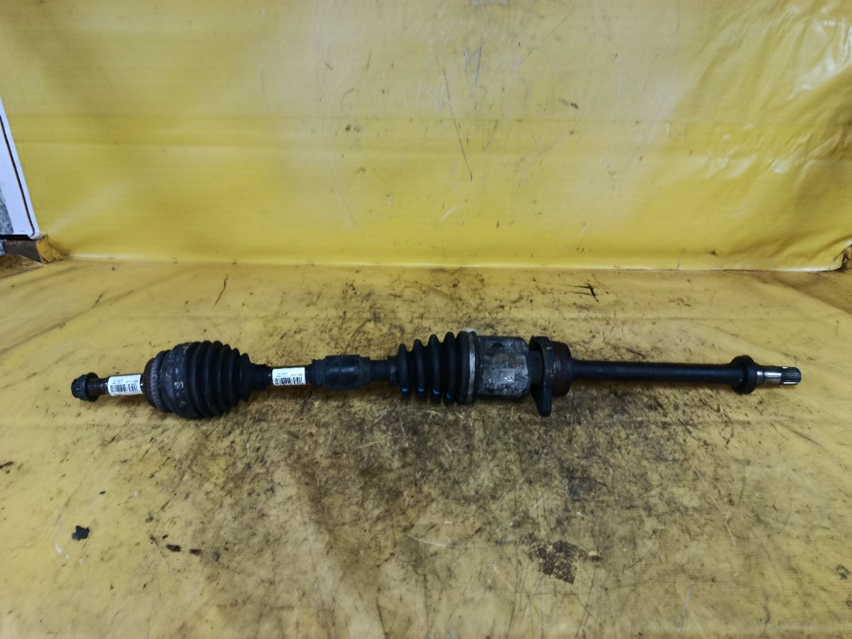 Привод на Toyota Noah AZR60G 1AZ-FSE Фото 1