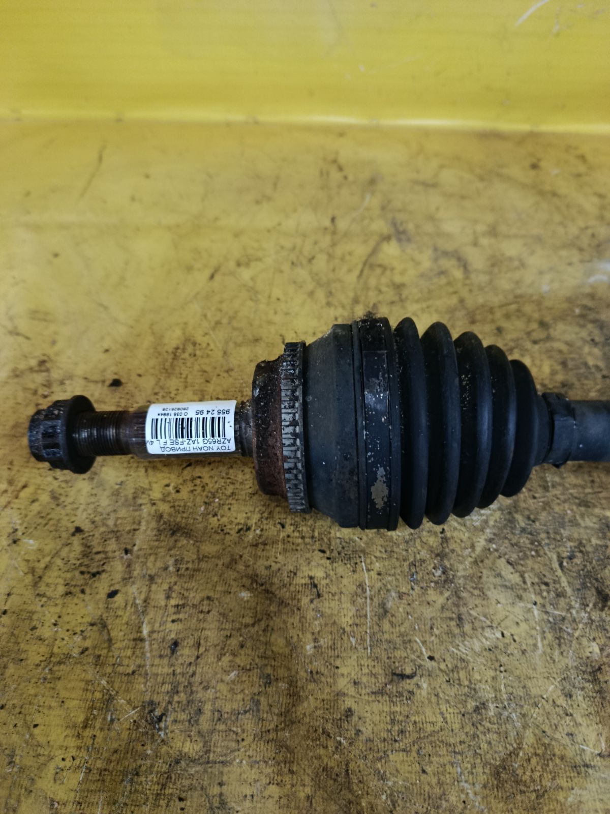 Привод на Toyota Noah AZR65G 1AZ-FSE Фото 2