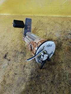 Бензонасос на Toyota Noah AZR60G 1AZ-FSE