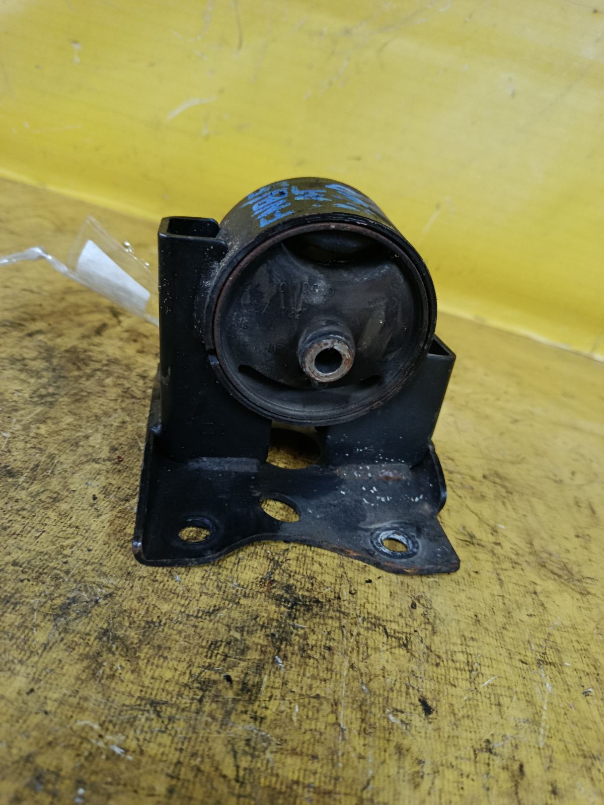 Подушка двигателя на Nissan Sunny FNB15 QG15DE Фото 1