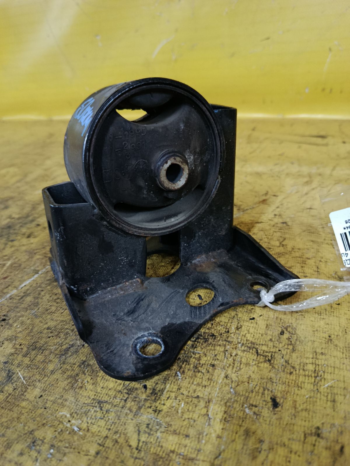 Подушка двигателя на Nissan Sunny FNB15 QG15DE Фото 3