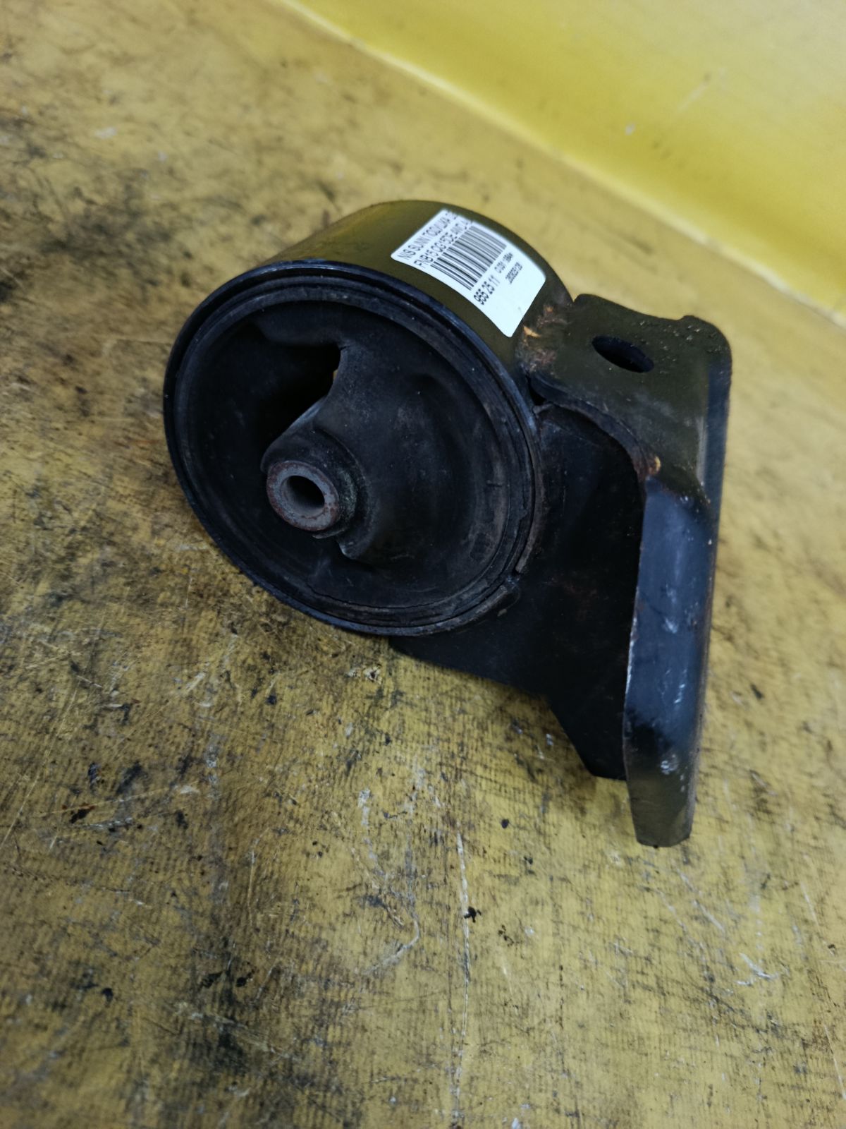 Подушка двигателя на Nissan Sunny FNB15 QG15DE Фото 6