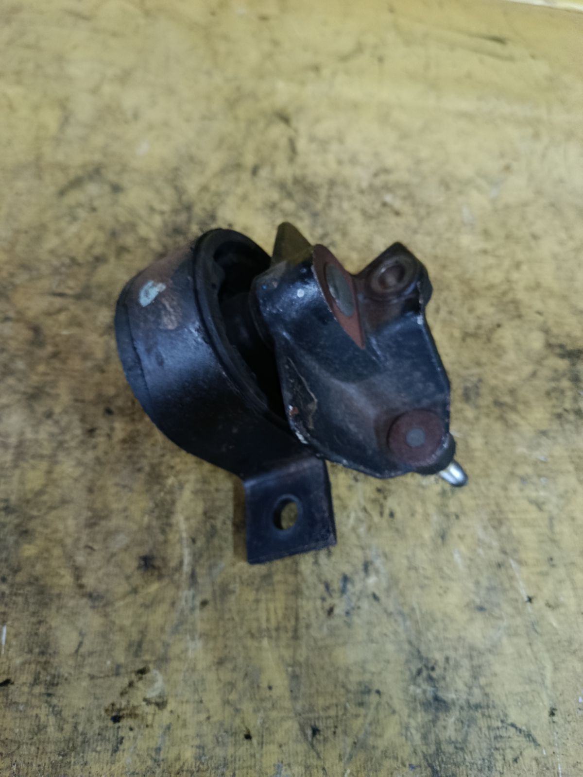 Подушка двигателя на Nissan Sunny FNB15 QG15DE Фото 10