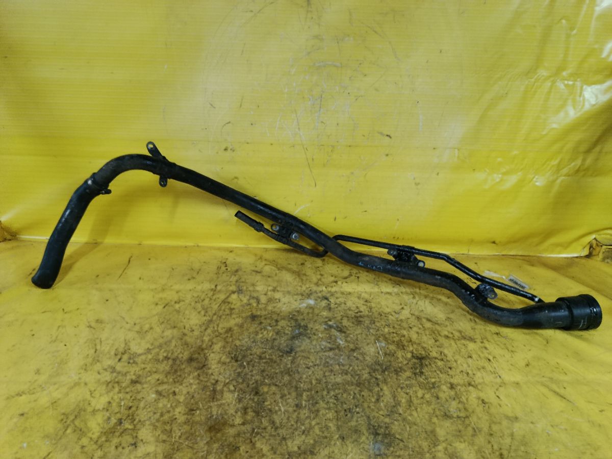 Заливная горловина топливного бака 77201-28240, 77201-28290 на Toyota Noah AZR60G 1AZ-FSE Фото 3
