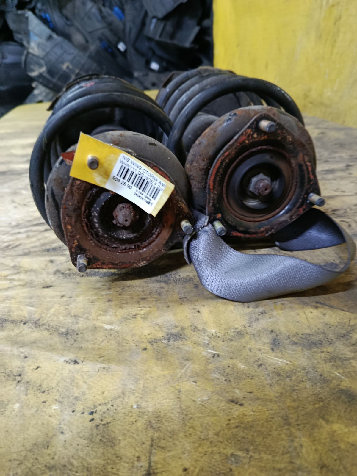 Стойка амортизатора на Nissan Wingroad WHNY11 QG18DE Фото 2