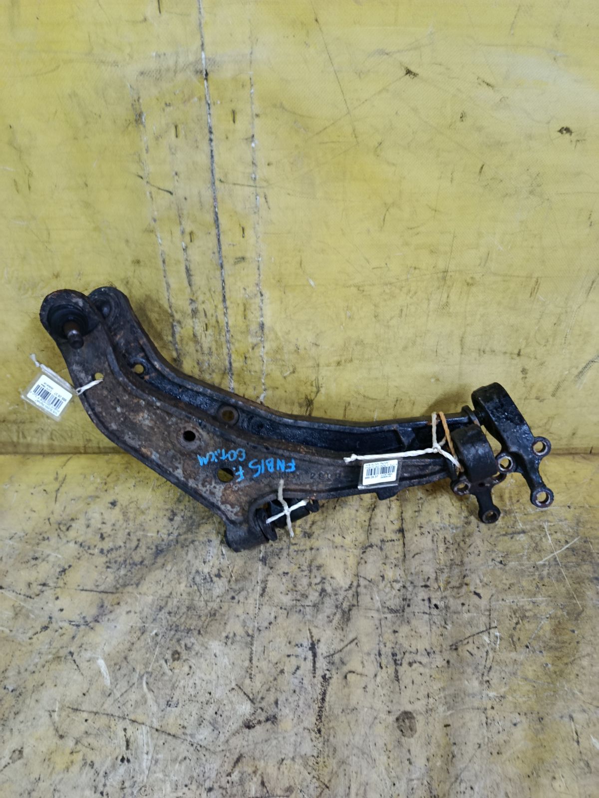 Рычаг на Nissan Sunny FNB15 QG15DE Фото 1