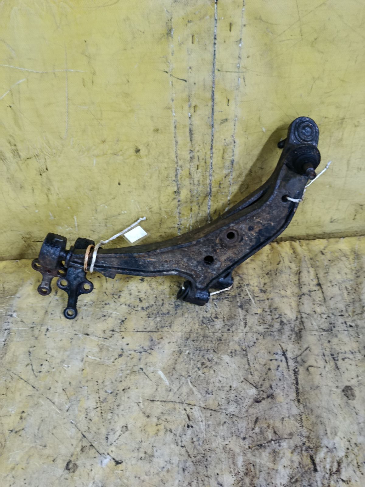 Рычаг на Nissan Sunny FNB15 QG15DE Фото 6