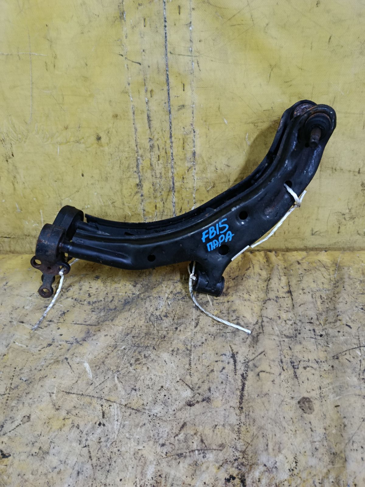 Рычаг на Nissan Sunny FB15 QG15DE Фото 1