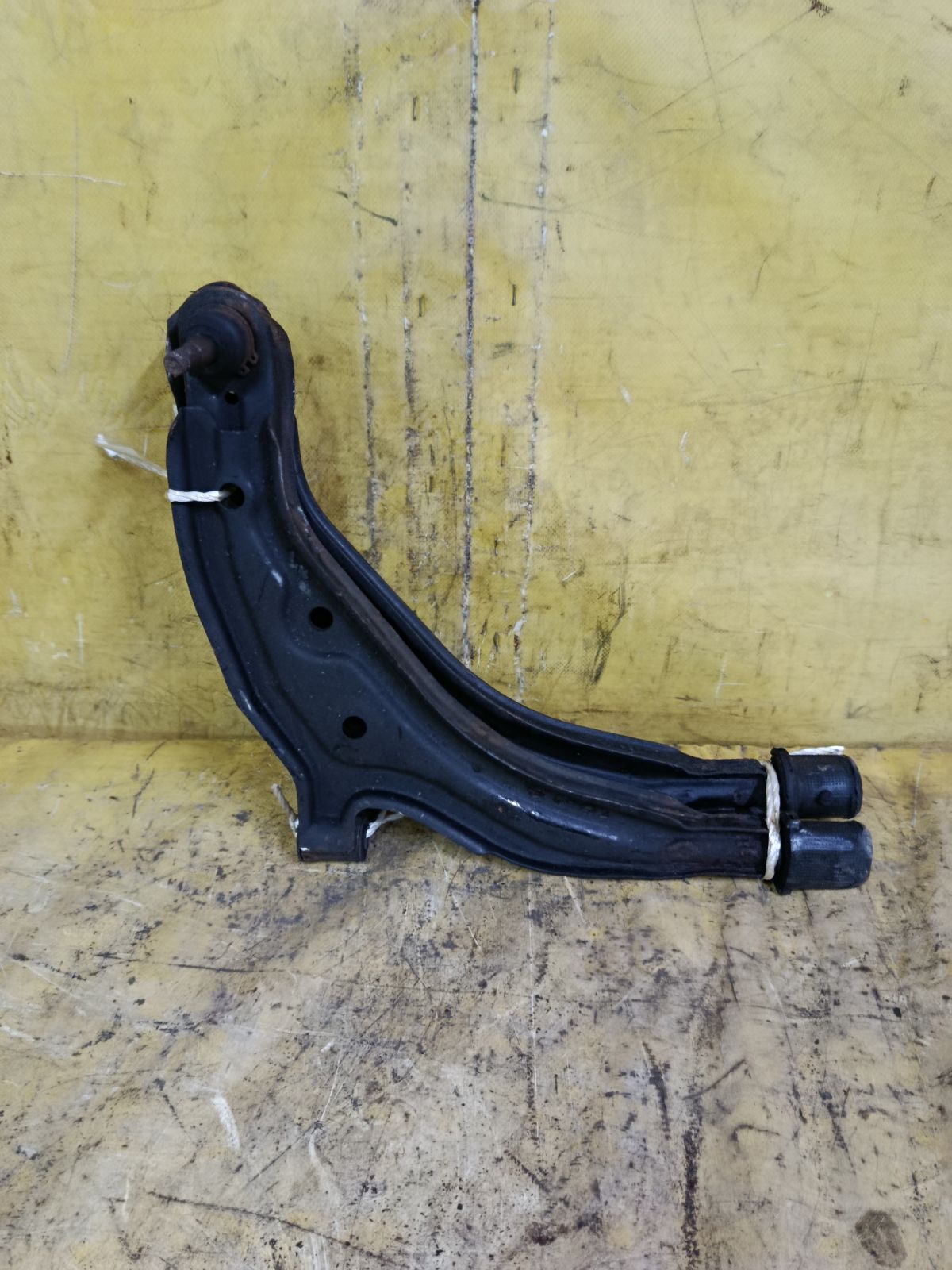 Рычаг на Nissan March AK11 CGA3DE Фото 1