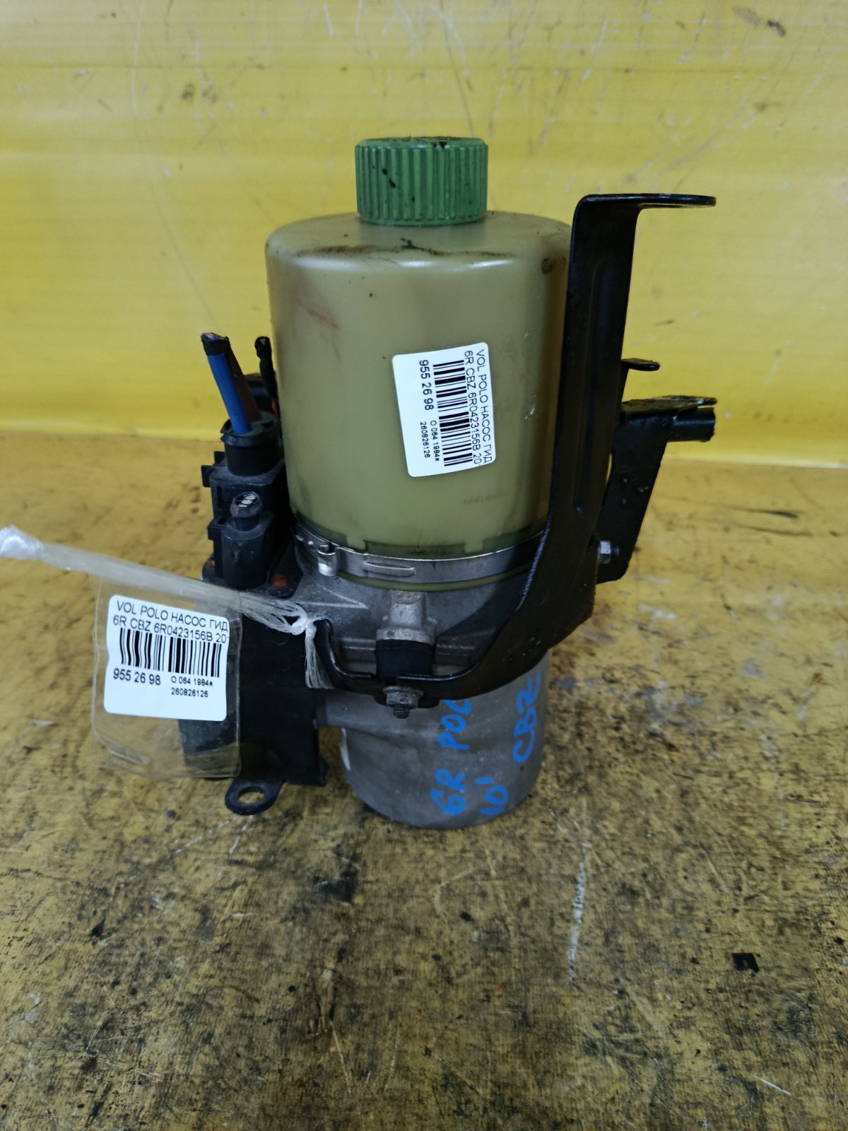 Насос гидроусилителя 6R0423156B на Volkswagen Polo 6R CBZ Фото 1