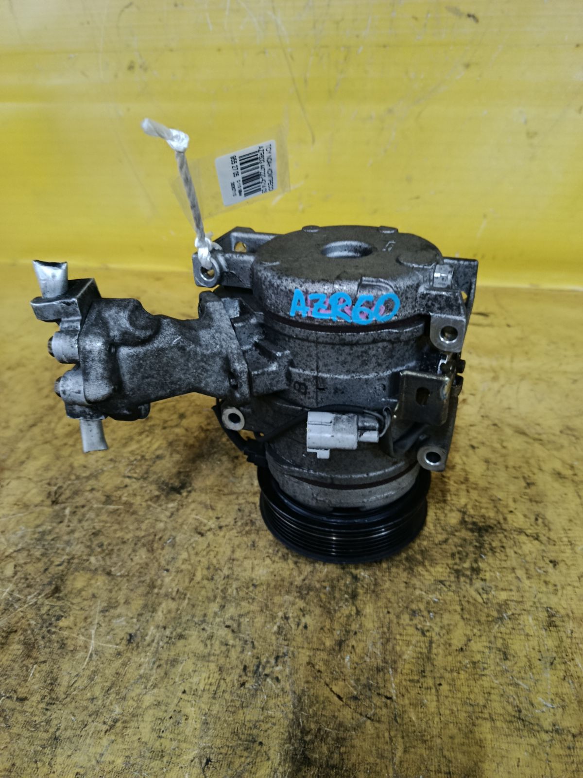 Компрессор кондиционера 447220-4214 на Toyota Noah AZR60G 1AZ-FSE Фото 1