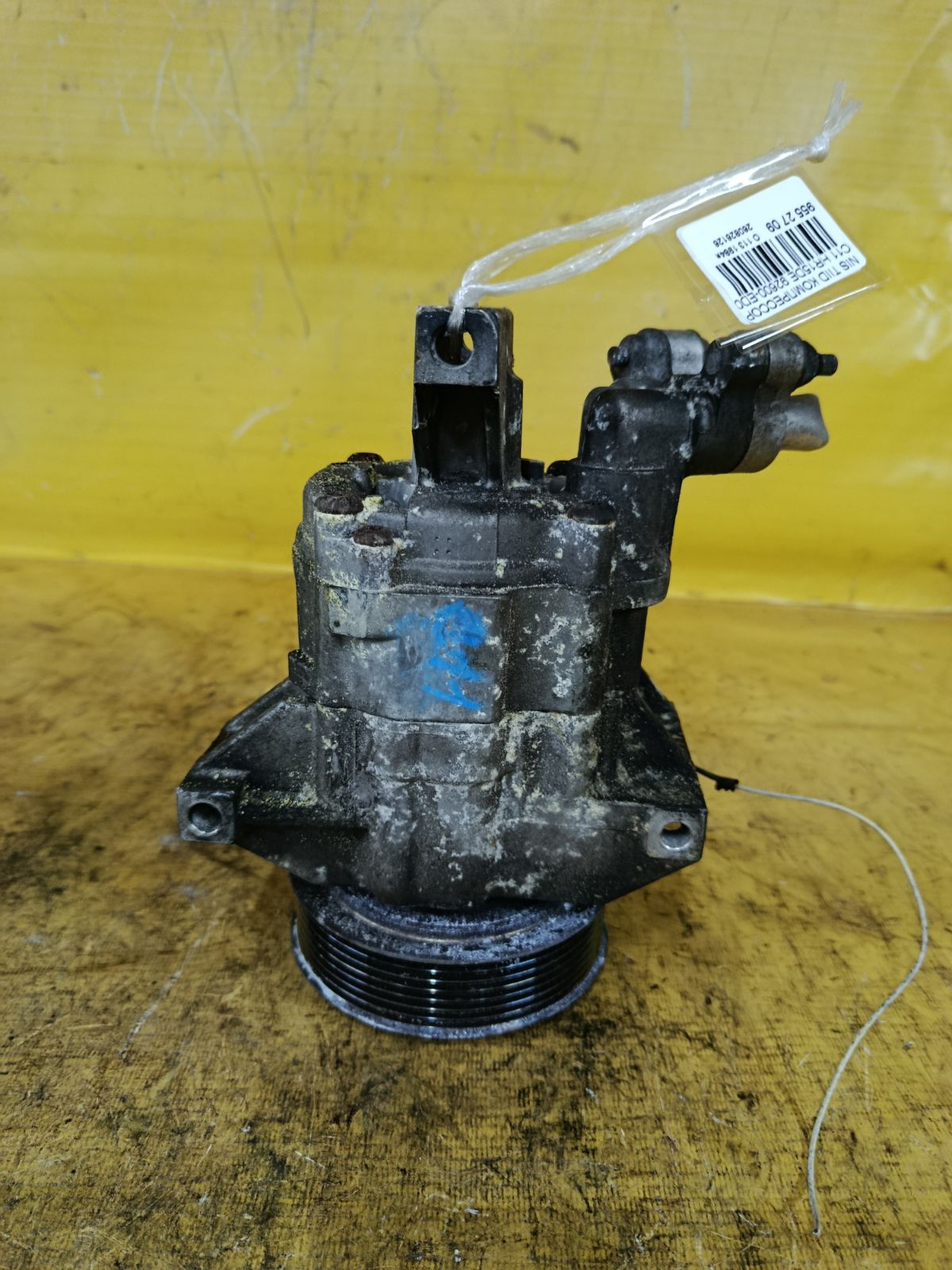 Компрессор кондиционера 92600-ED000 на Nissan Tiida C11 HR15DE Фото 2