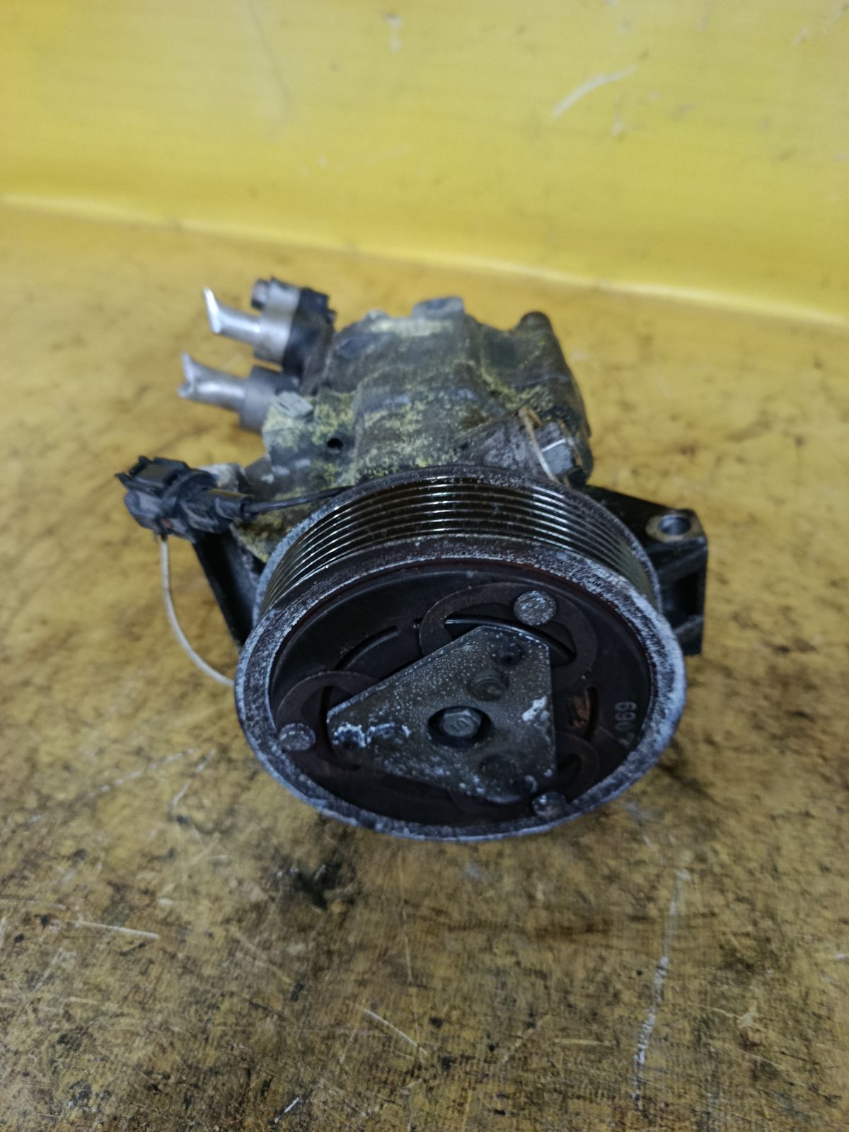 Компрессор кондиционера 92600-ED000 на Nissan Tiida C11 HR15DE Фото 4