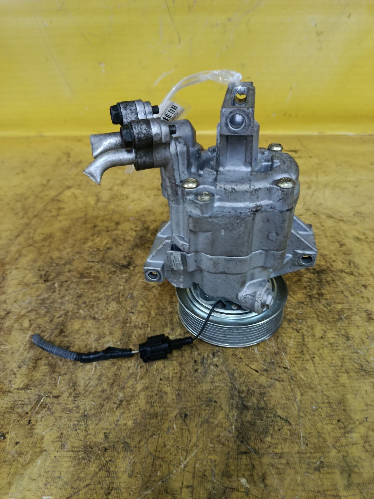 Компрессор кондиционера 92600-ED07B на Nissan Note E11 HR15DE Фото 2