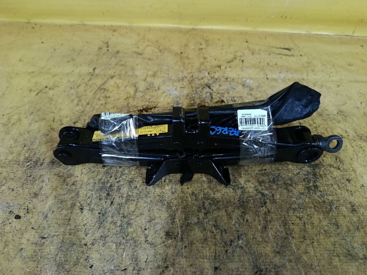 Домкрат на Toyota Noah AZR60G Фото 1