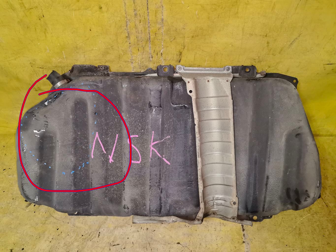 Бак топливный 77001-28532, 77001-44030, 77001-44031, 77001-44032 на Toyota Noah AZR60G 1AZ-FSE Фото 2