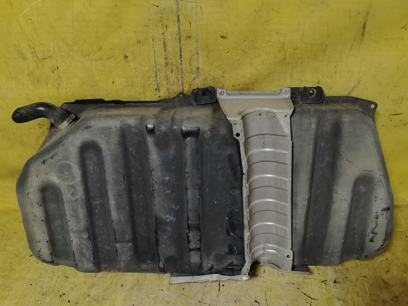 Бак топливный на Toyota Noah ZRR70G 3ZR-FAE Фото 2