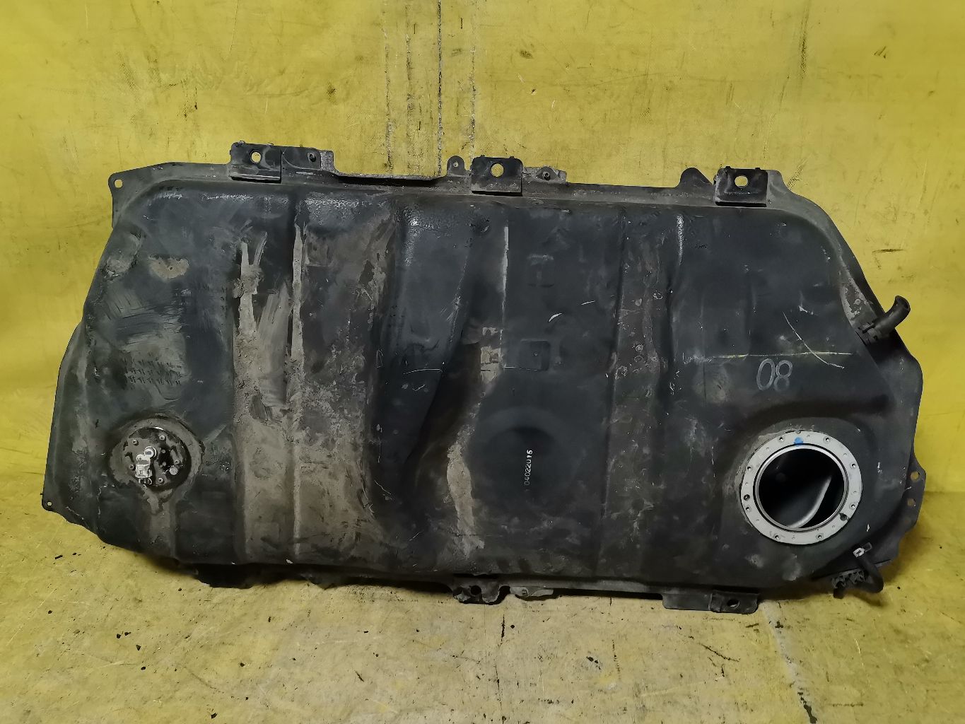 Бак топливный на Toyota Noah AZR65G 1AZ-FSE Фото 1