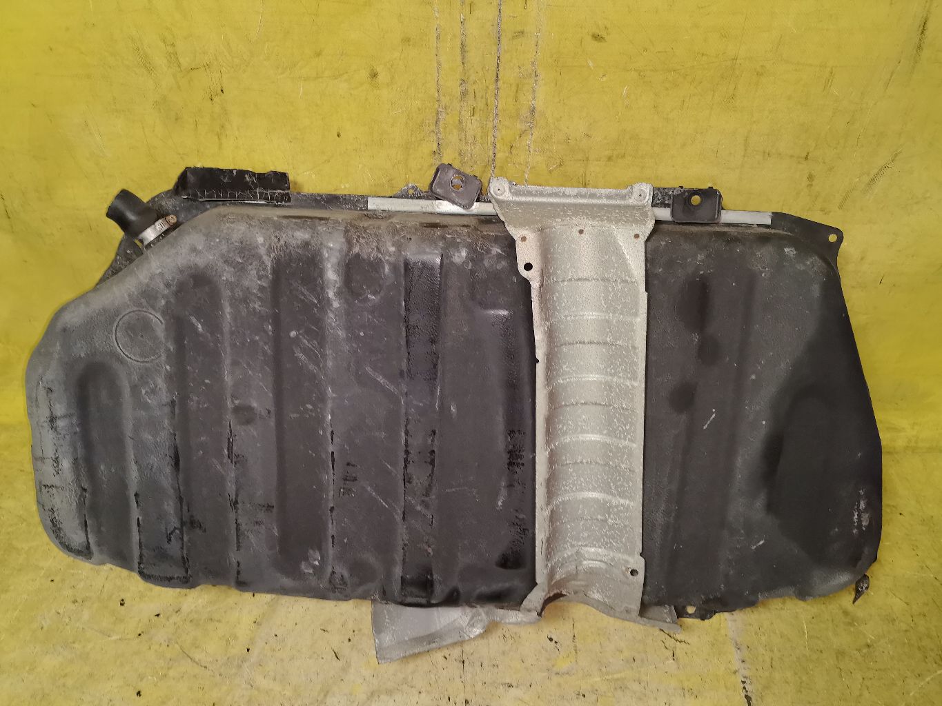 Бак топливный 77001-28532, 77001-44030, 77001-44031, 77001-44032 на Toyota Noah AZR60G 1AZ-FSE Фото 2